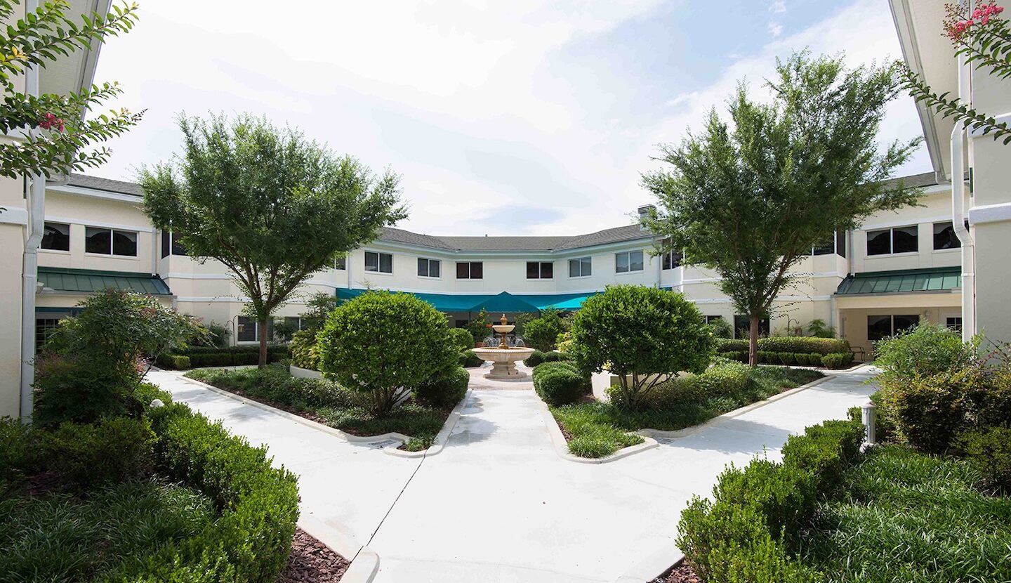 Majestic Oaks Courtyard